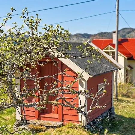 Historic Fjord-view Holiday home Hamre